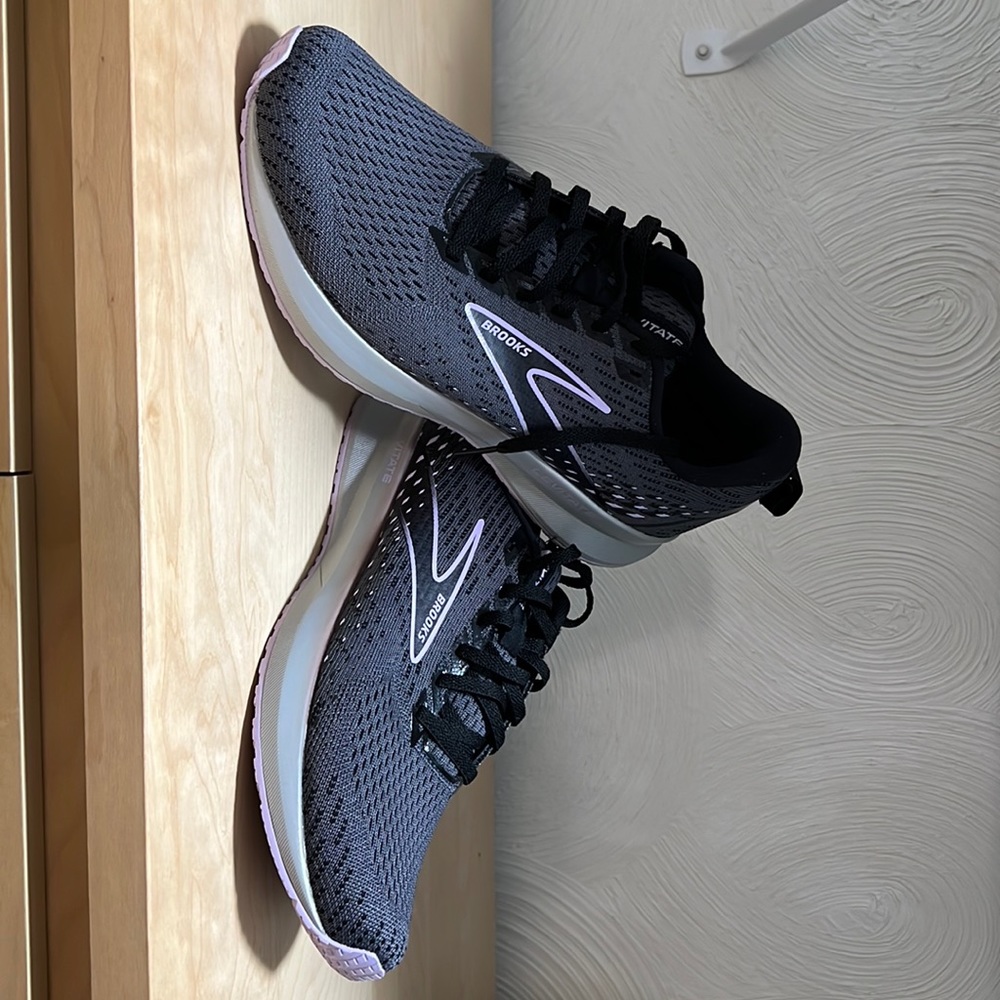 Brooks Levitate 5 - Women’s size 9.5